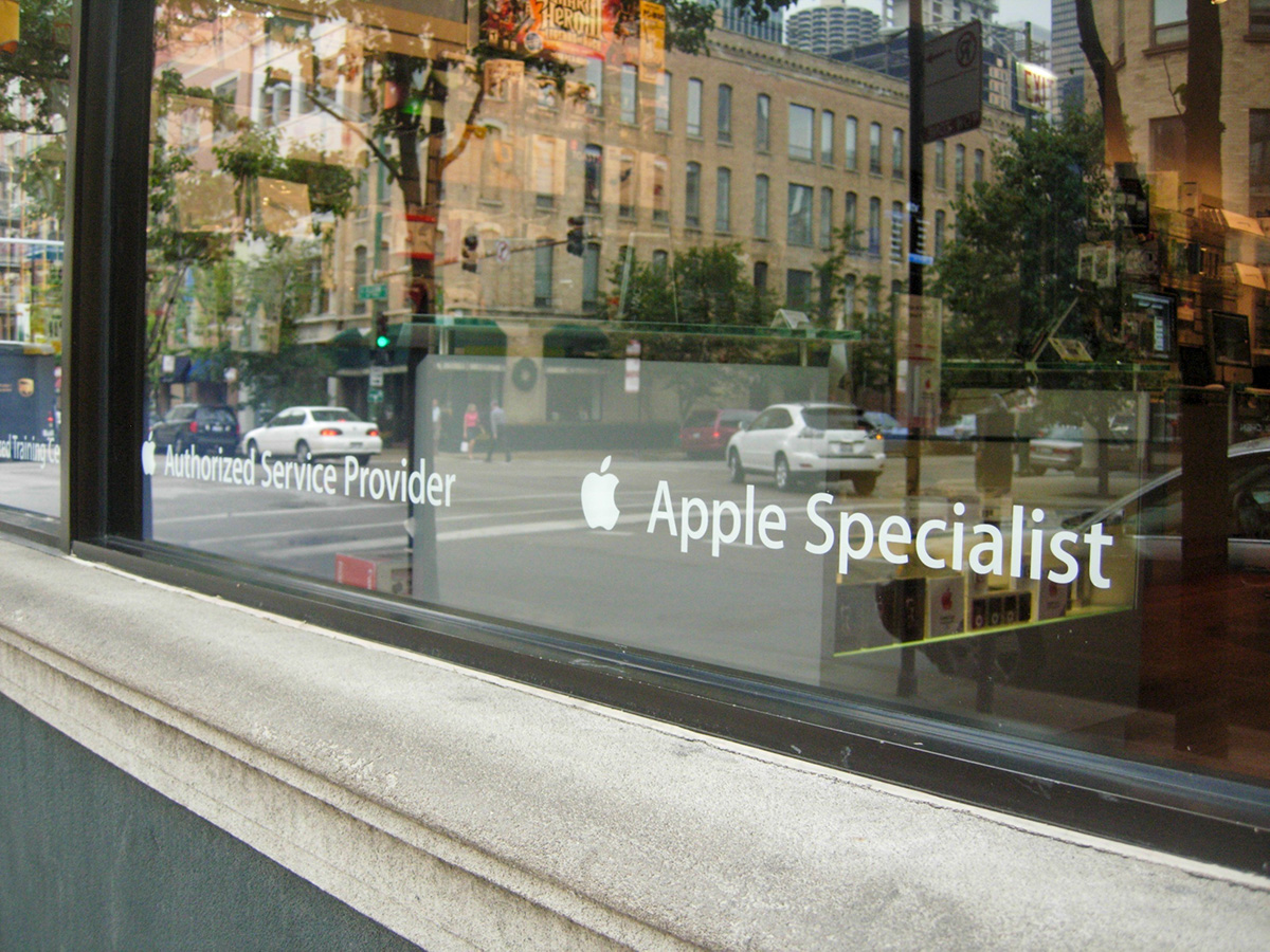 MacSpecialist River North Outside