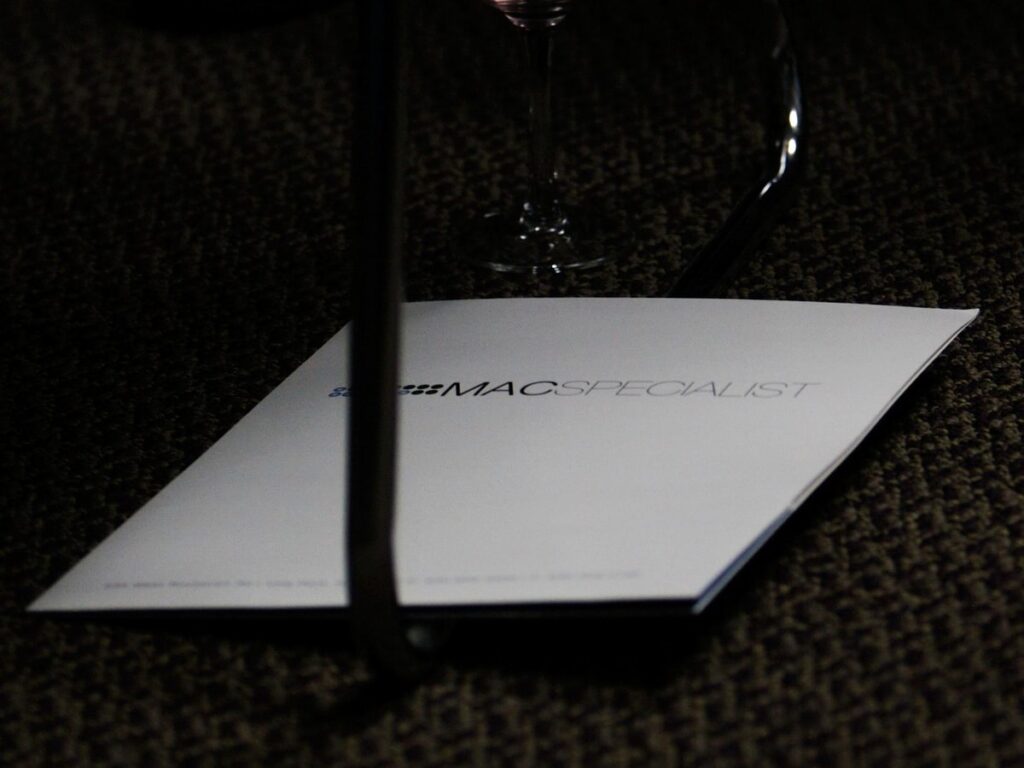 MacSpecialist _ Apple Specialist _ Villa Park IL _ Have some wine with your folder